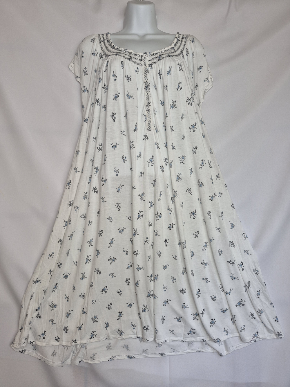 croft & barrow White Floral Nightgown with Blue Print
